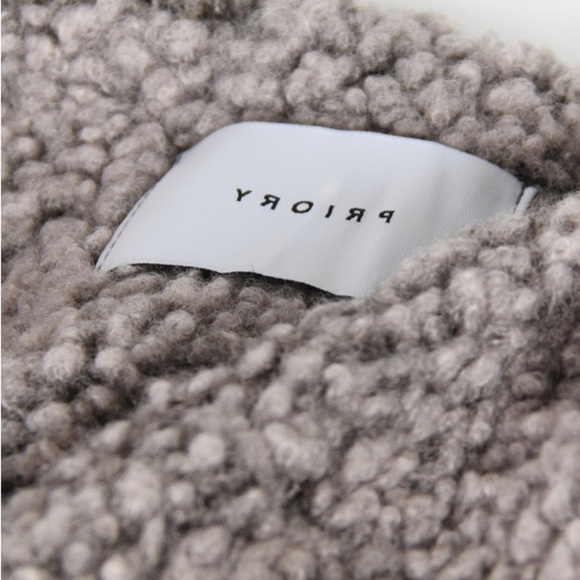 Priory Teddybear Coat in Faux Shearling Heather Grey Size S/M - Picture 2 of 7